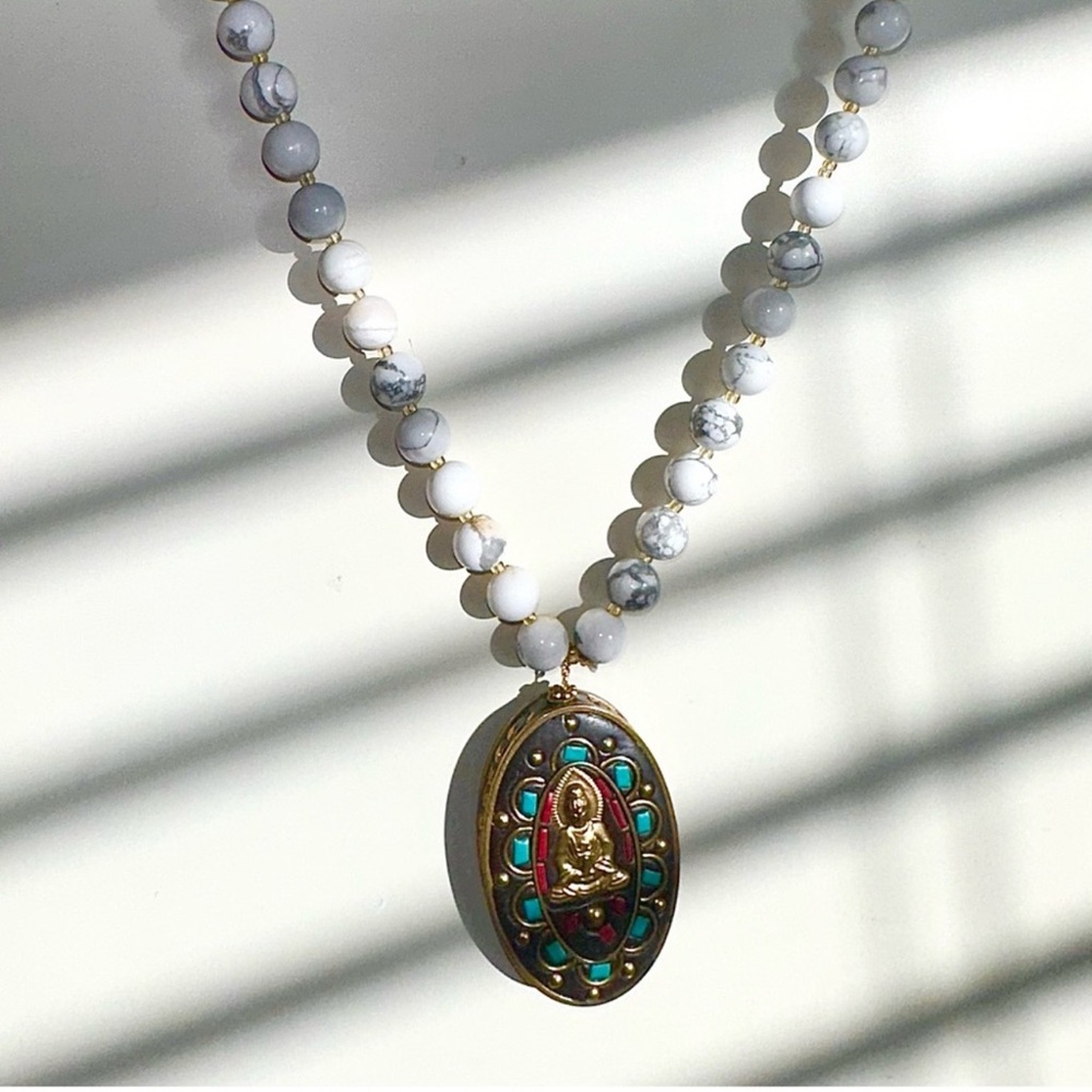 Beaded Howlite Necklace with Buddha Gold Pendant Bohemian Crystals Festival 17in - Picture 7 of 7